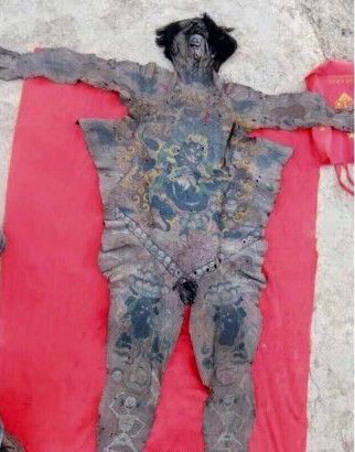 The14thDalaiLamagavetheseasgiftstotheUnitedStates5